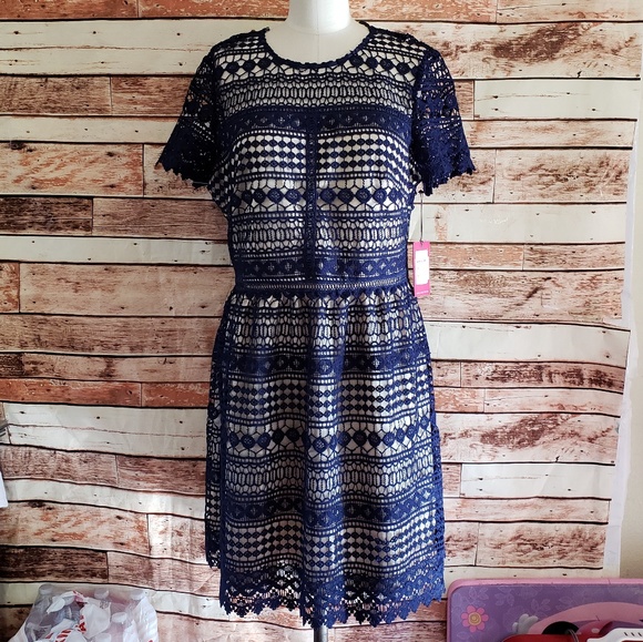 Vince Camuto Dresses & Skirts - SIZE 12 Vince Camuto navy blue crochet detail dres